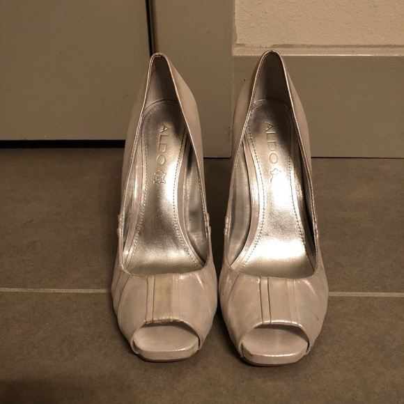 ALDO- peep toe heels in pearl white - Picture 3 of 8
